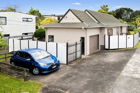 Photo of property in 2/13 Ocean View Road, Hillcrest, Auckland, 0627