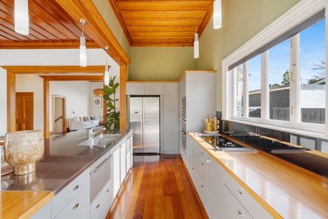 Photo of property in 6 Thompson Road, Bluff Hill, Napier, 4110