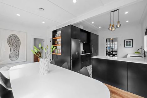 Photo of property in 20 Wallace Place, Westown, New Plymouth, 4310