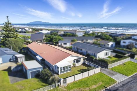 Photo of property in 5 Karaka Street, Otaki Beach, Otaki, 5512