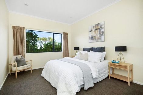 Photo of property in 39 Arahiwi Grove, Tirohanga, Lower Hutt, 5010