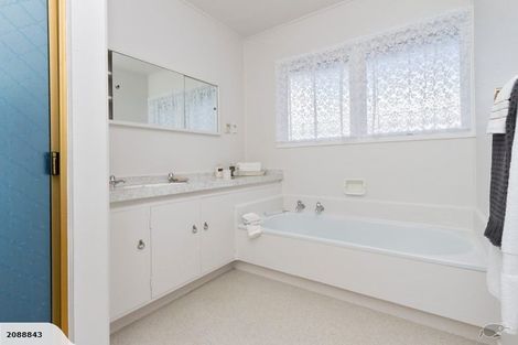 Photo of property in 26 Walworth Avenue, Pakuranga Heights, Auckland, 2010