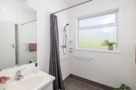 Photo of property in 215 Avonhead Road, Avonhead, Christchurch, 8042