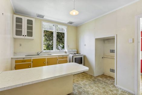 Photo of property in 42 Takutai Avenue, Half Moon Bay, Auckland, 2012