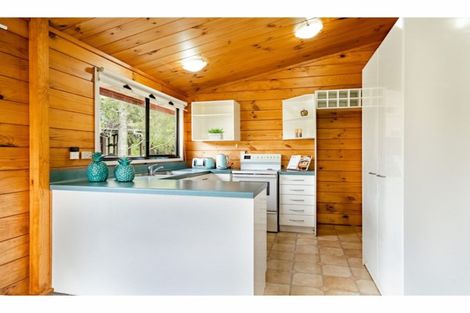 Photo of property in 27 Wirihana Road, Titirangi, Auckland, 0604
