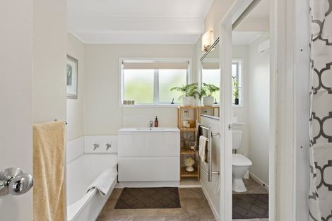 Photo of property in 10 Royalty Rise, Red Beach, 0932