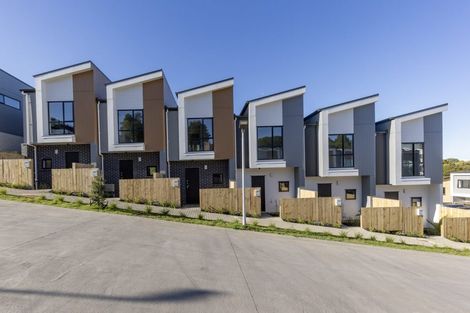Photo of property in 21 Morihana Close, Glen Eden, 0602