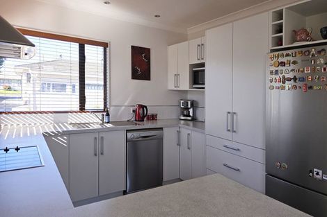 Photo of property in 16a Windsor Terrace, Taradale, Napier, 4112