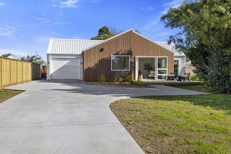 Photo of property in 52 Wairau Road, Oakura, 4314