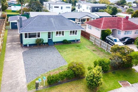 Photo of property in 23a Hereford Street, Te Atatu Peninsula, Auckland, 0610