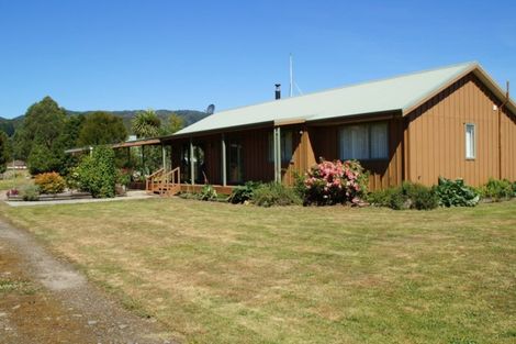 Photo of property in 24 Conlon Street, Reefton, 7830