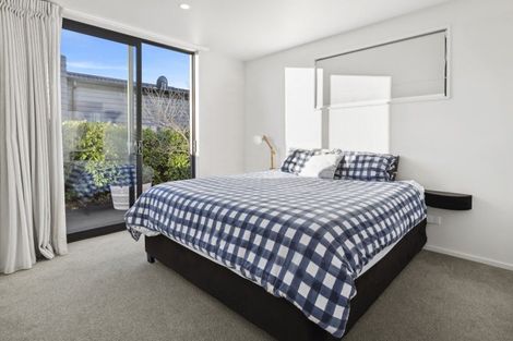 Photo of property in 2 Matakanui Lane, Wanaka, 9305