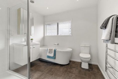 Photo of property in 2/94 Norwood Road, Bayswater, Auckland, 0622