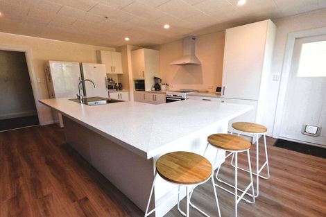 Photo of property in 1915 State Highway 2, Waipukurau, 4275