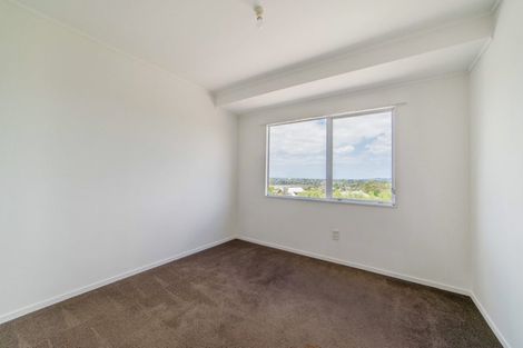 Photo of property in 11 Worthington Place, West Harbour, Auckland, 0618