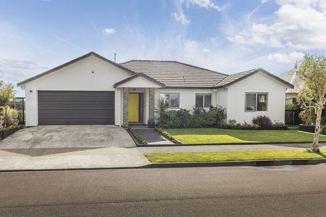 Photo of property in 3 Greenstone Place, Aotea, Porirua, 5024
