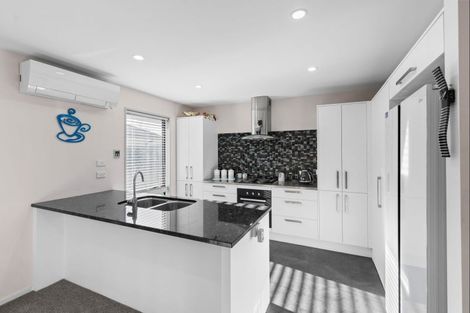 Photo of property in 27 Faringdon Boulevard, Rolleston, 7615