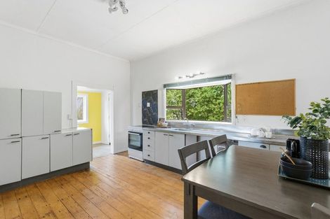 Photo of property in 31 Weraroa Road, Waverley, 4510