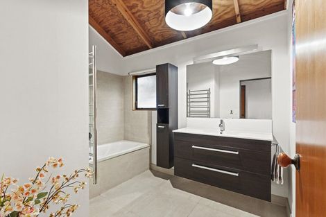 Photo of property in 5 Pukanui Avenue, Totara Park, 2019