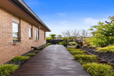 Photo of property in 53 Chesterfield Way, Orewa, 0931