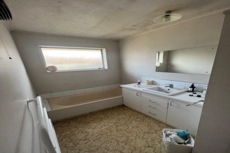 Photo of property in 28 Sawtell Place, Northcote, Christchurch, 8052