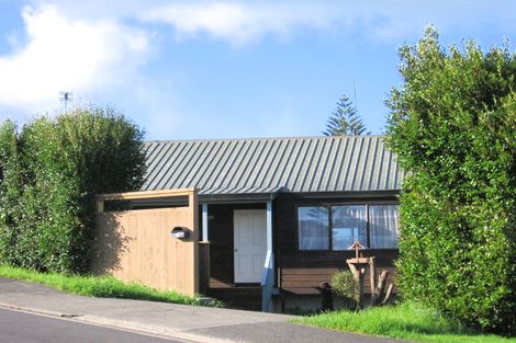 Photo of property in 2 Springtide Place, Red Beach, 0932