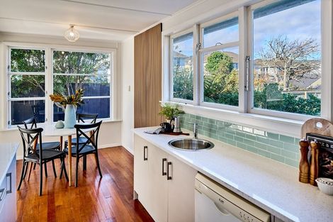 Photo of property in 38a Victory Crescent, Tawa, Wellington, 5028