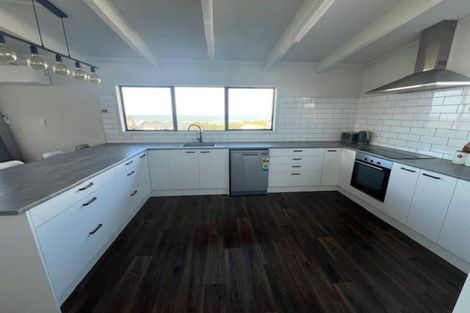 Photo of property in 14 Okiwa Terrace, Waiinu Beach, Whanganui, 4588