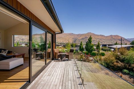Photo of property in 9 Kirimoko Crescent, Wanaka, 9305