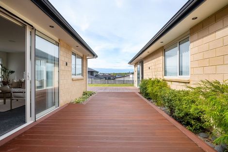 Photo of property in 10 Paiaka Place, Rototuna North, Hamilton, 3210