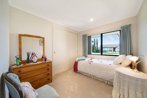 Photo of property in 4 Russett Grove, Henderson, Auckland, 0612