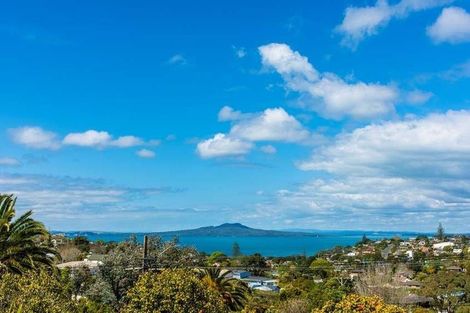 Photo of property in 13 Jellicoe Road, Murrays Bay, Auckland, 0630