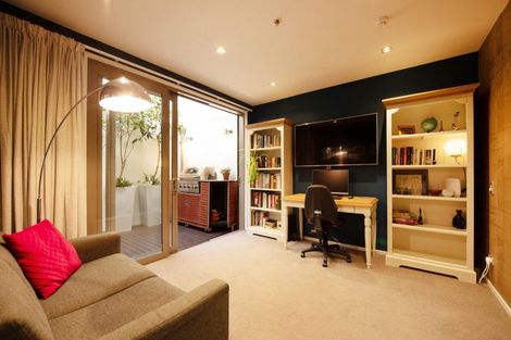 Photo of property in Patent 326 Apartments, 404s/326 Evans Bay Parade, Hataitai, Wellington, 6021