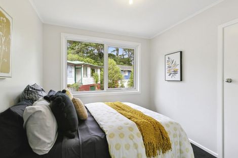 Photo of property in 13 Lomond Street, Newlands, Wellington, 6037