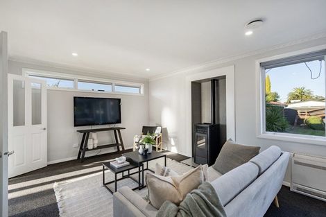 Photo of property in 6 Dymock Place, Bishopdale, Christchurch, 8053