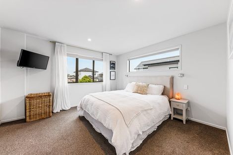 Photo of property in 15 Pakoro Close, Hobsonville, Auckland, 0618