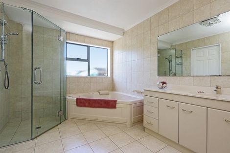 Photo of property in 28 Kensington Drive, Taradale, Napier, 4112