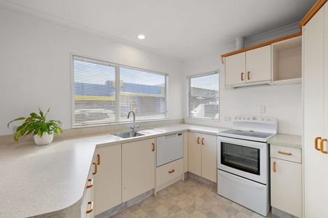Photo of property in 1 Strandon Place, Strandon, New Plymouth, 4312