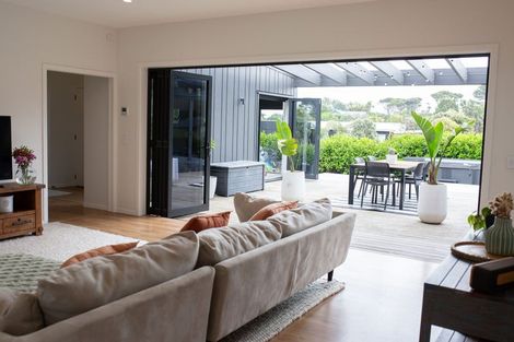 Photo of property in 35 Paetawa Road, Peka Peka, Waikanae, 5391