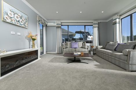 Photo of property in 7 Sir Lincoln Drive, Kumeu, 0810