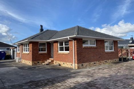 Photo of property in 20 Ocean View Road, Northcote, Auckland, 0627