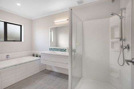 Photo of property in 1 Bravo Place, Whitianga, 3510