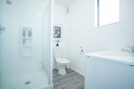 Photo of property in 8 Logan Place, Kelvin Grove, Palmerston North, 4414