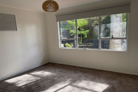 Photo of property in 16 West Glade Crescent, Birkenhead, Auckland, 0626