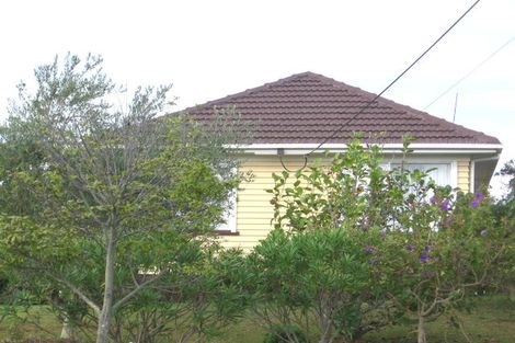 Photo of property in 3 Sheehan Road, Te Atatu South, Auckland, 0610