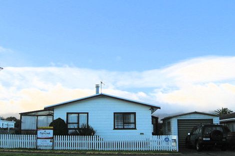 Photo of property in 14 Hurley Road, Paraparaumu Beach, Paraparaumu, 5032