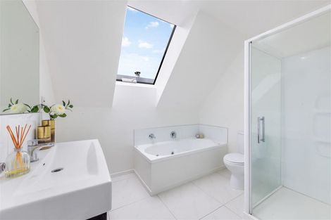 Photo of property in 87b Kaurilands Road, Titirangi, Auckland, 0604