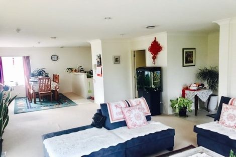 Photo of property in 15 Hillwell Drive, Henderson, Auckland, 0612