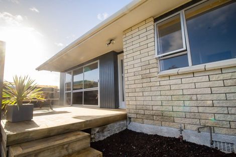 Photo of property in 32 Palliser Place, Milson, Palmerston North, 4414