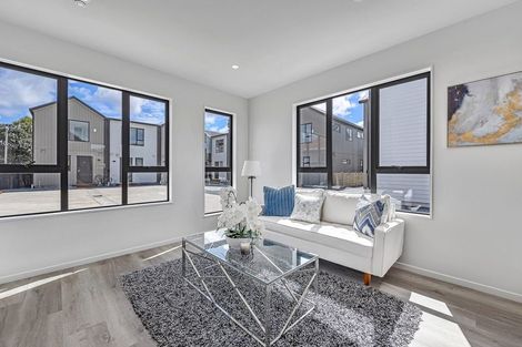 Photo of property in 9/47 Beach Road, Te Atatu Peninsula, 0610